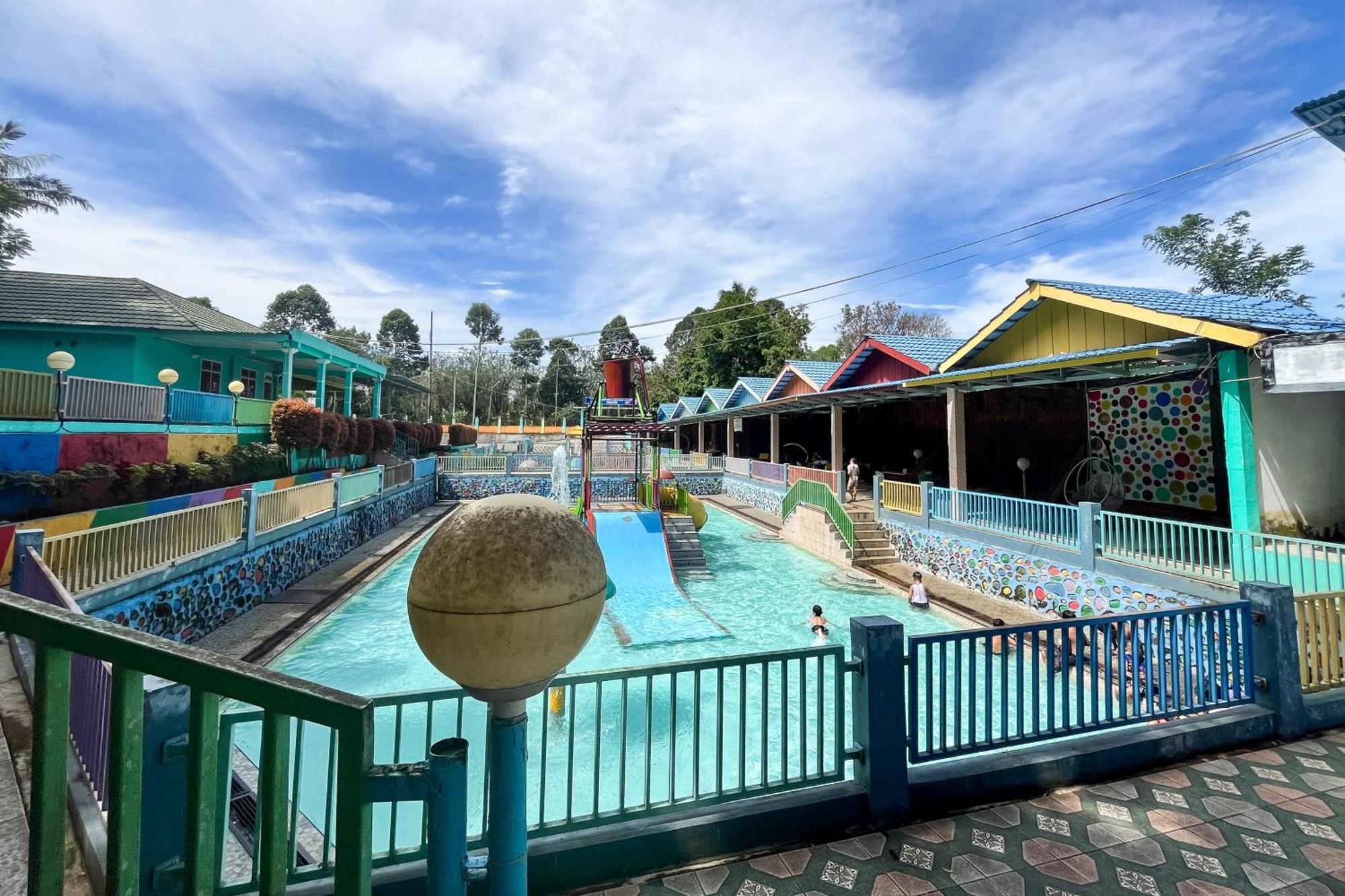 Reddoorz At Villa Waterfun Favour Pagar Alam Pagaralam Bagian luar foto