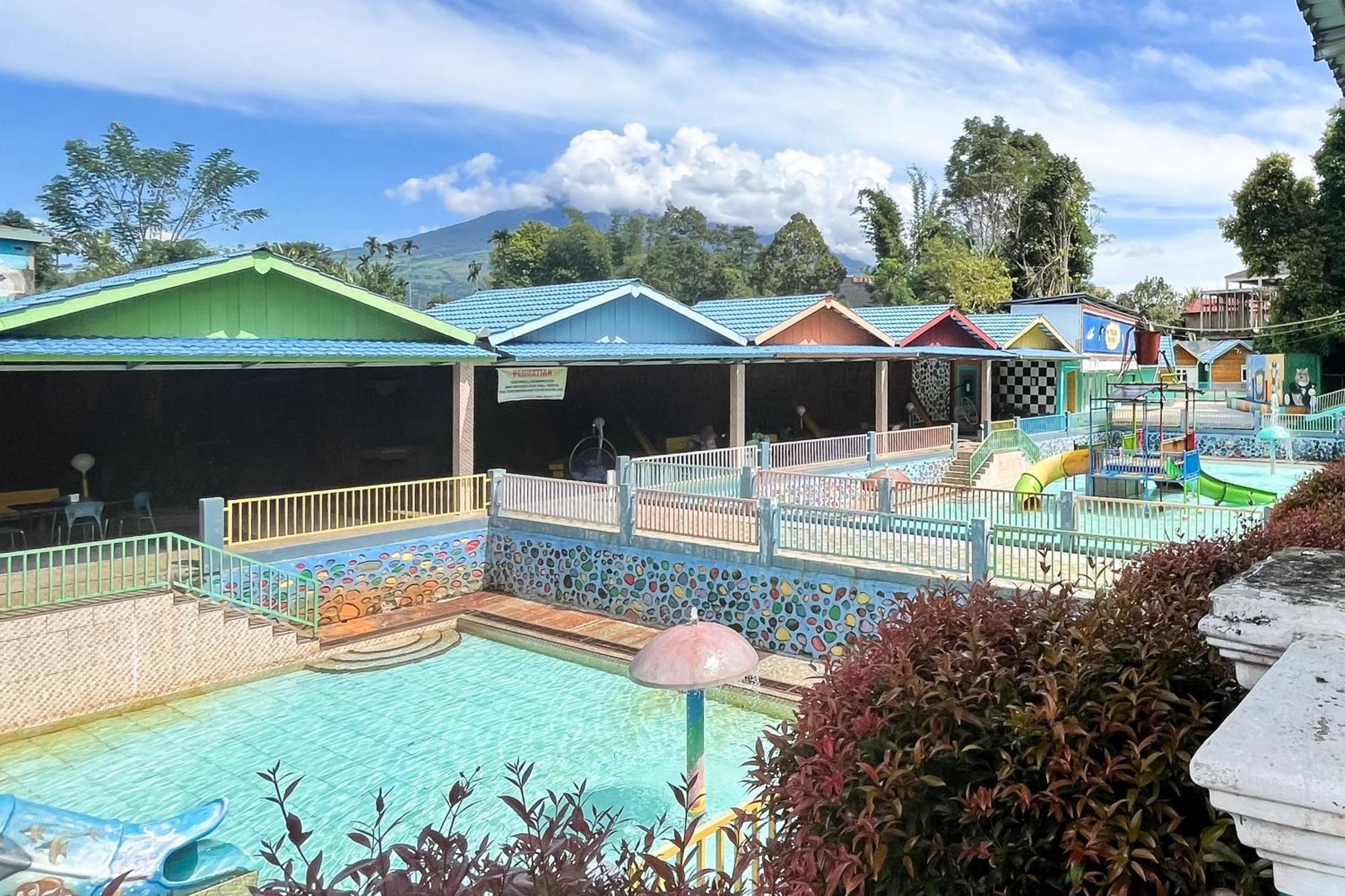 Reddoorz At Villa Waterfun Favour Pagar Alam Pagaralam Bagian luar foto